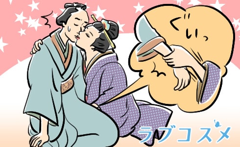 寝巻き姿でキスをする男女